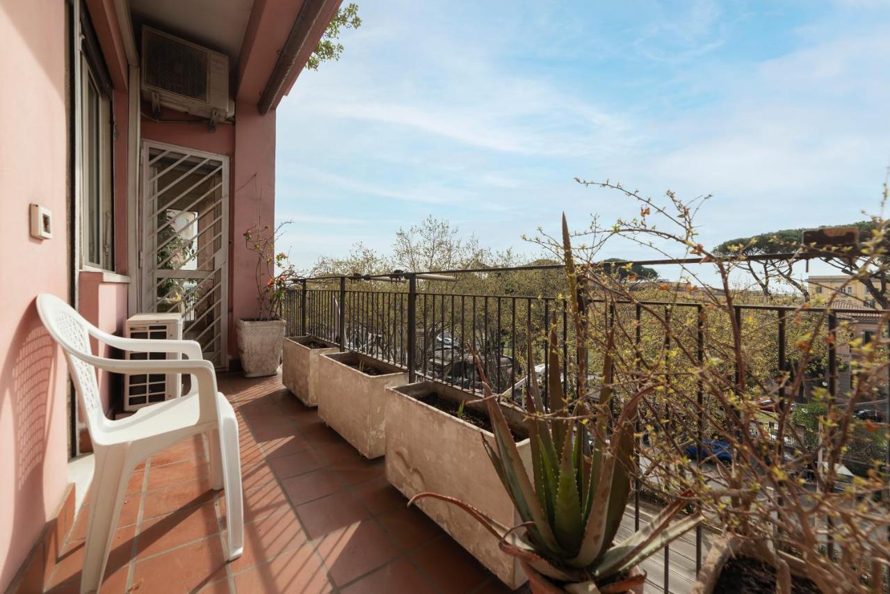 Monteverde Roomy Apartment Sun And Flowers Рим Экстерьер фото