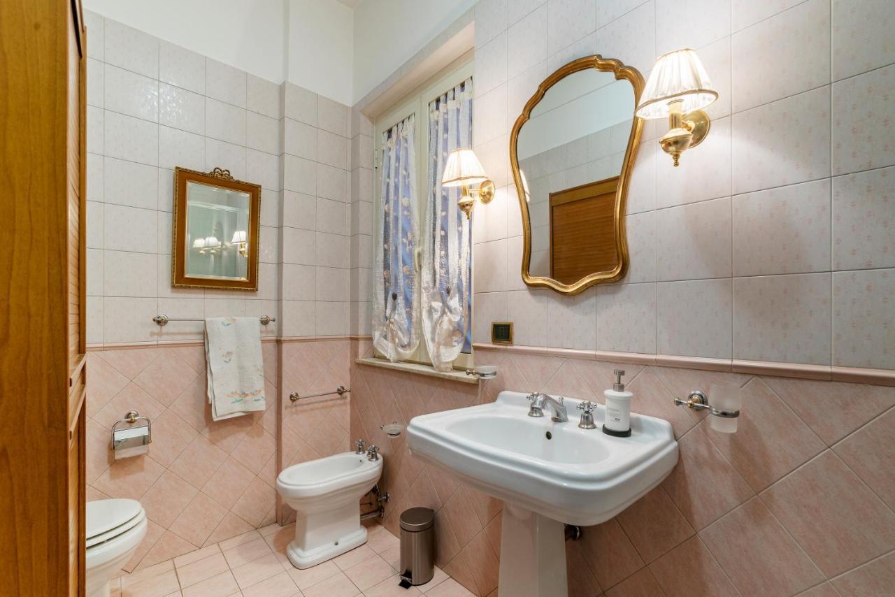 Monteverde Roomy Apartment Sun And Flowers Рим Экстерьер фото
